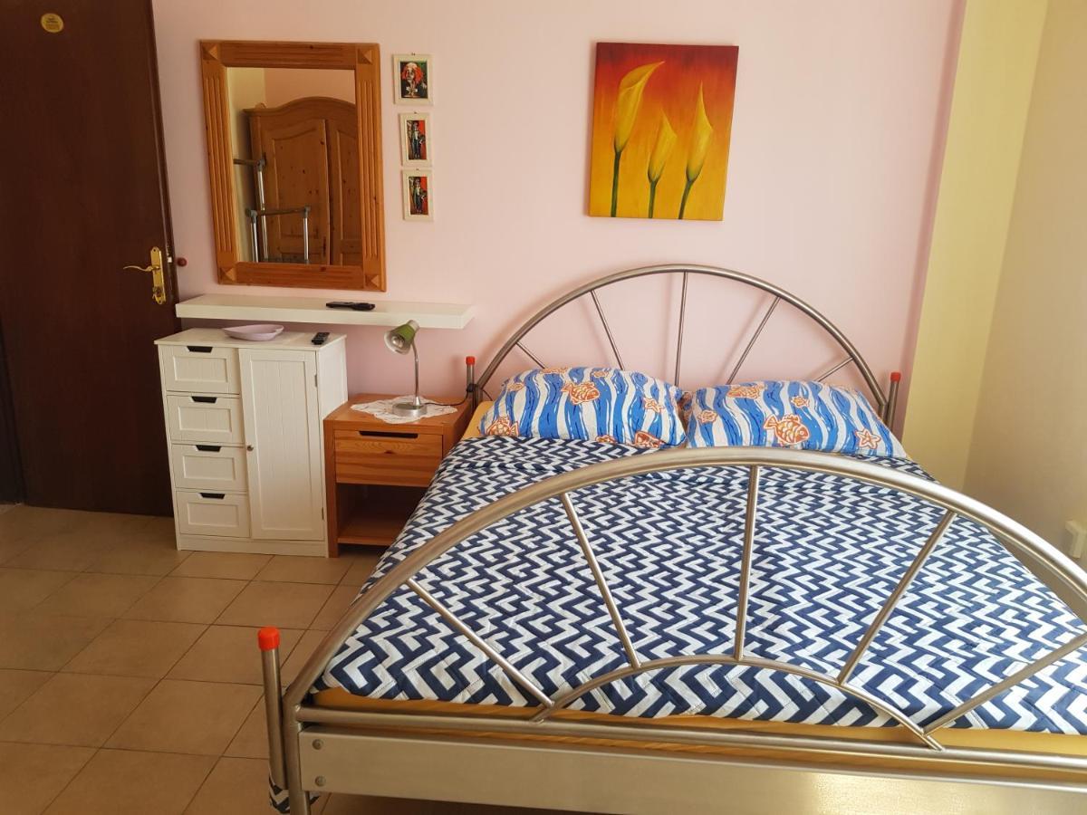 Hana Umag Bagian luar foto