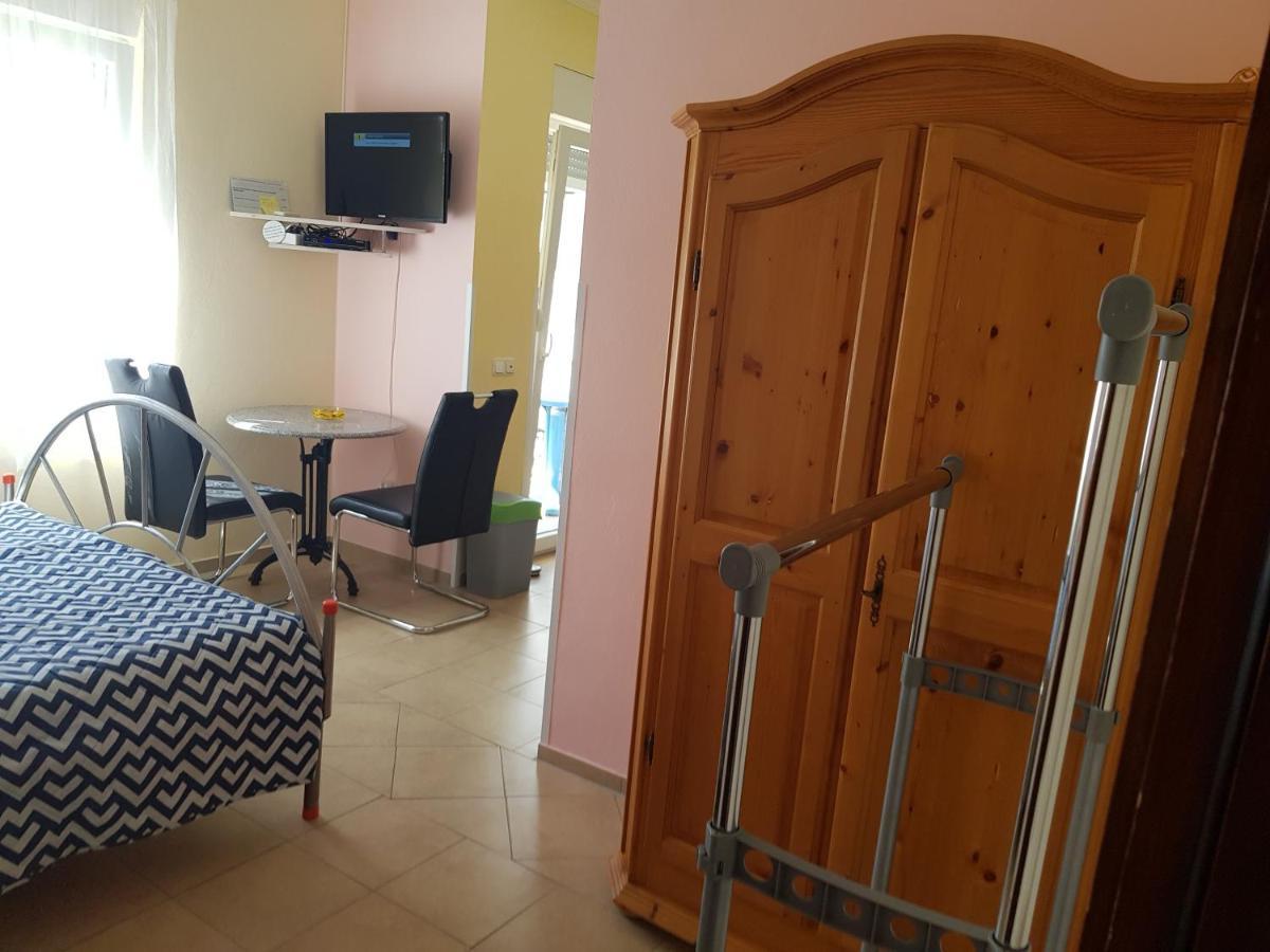 Hana Umag Bagian luar foto