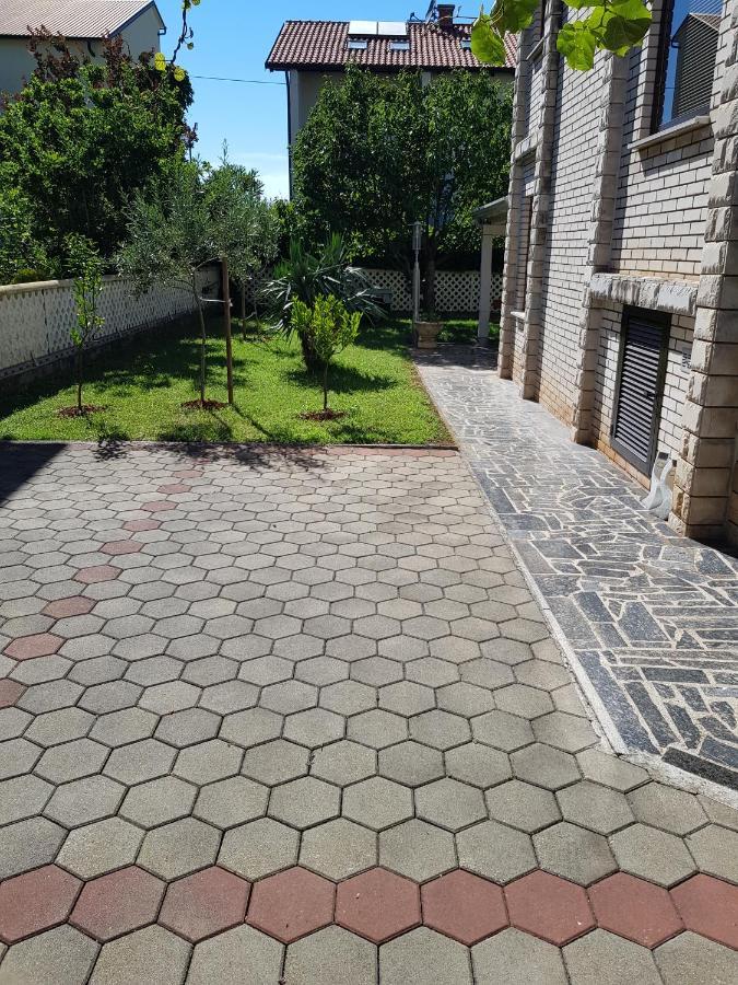 Hana Umag Bagian luar foto
