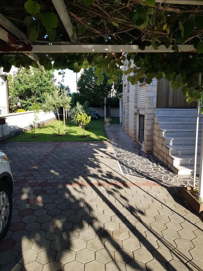 Hana Umag Bagian luar foto