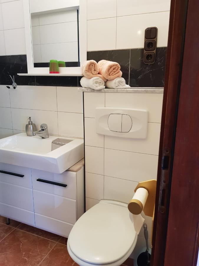 Hana Umag Bagian luar foto