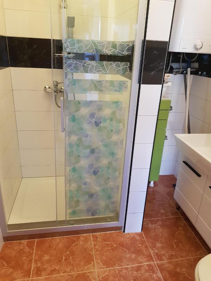Hana Umag Bagian luar foto