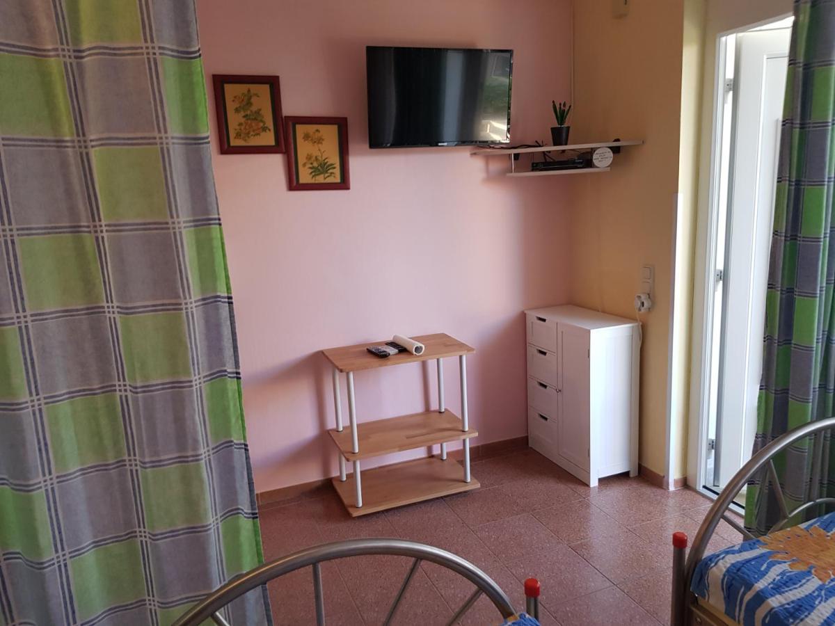 Hana Umag Bagian luar foto