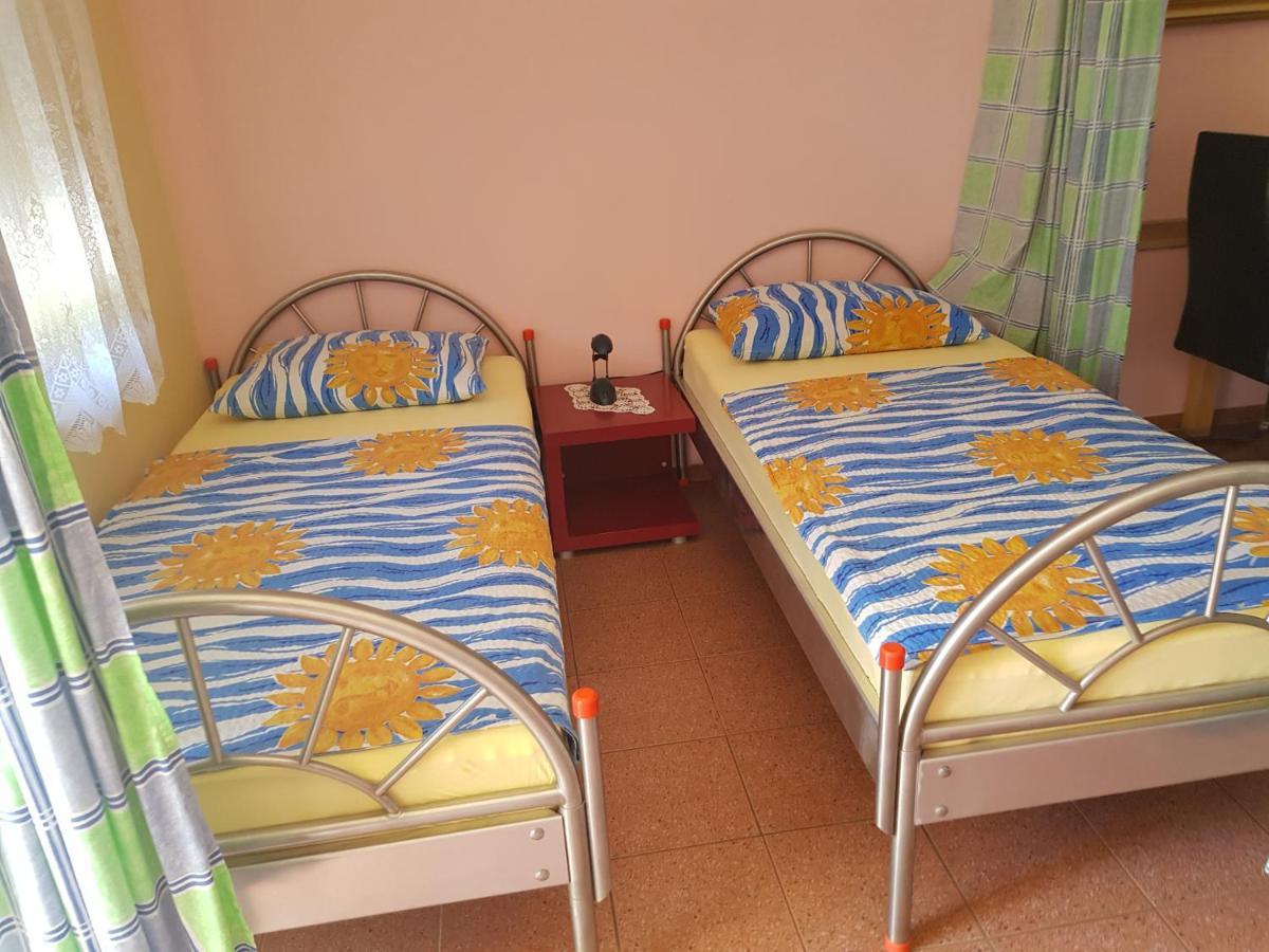 Hana Umag Bagian luar foto