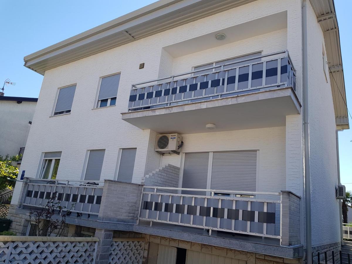 Hana Umag Bagian luar foto