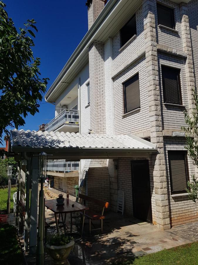 Hana Umag Bagian luar foto