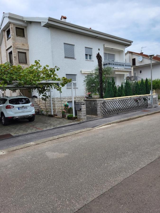 Hana Umag Bagian luar foto